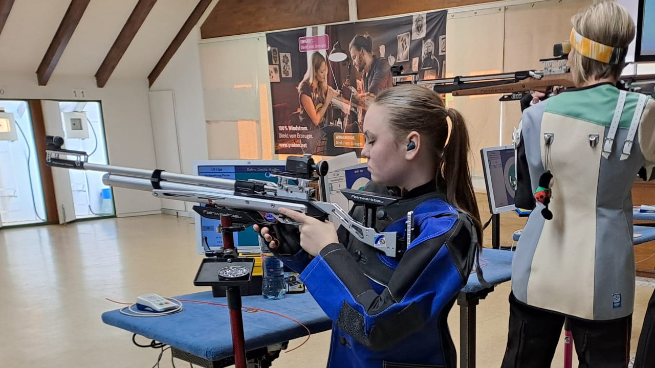 Die junge Cecilia Madlen Dahm überzeugte mit 380 Ringen